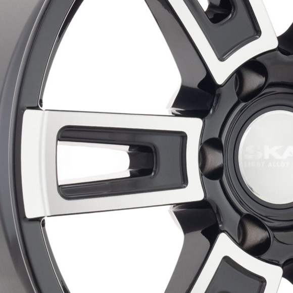 Диски СКАД 8,0\R18 6*139.7 ET30 d67.1 Алмаз